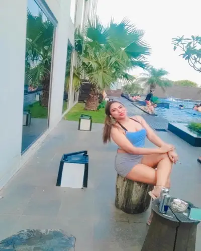 Escort Renapur